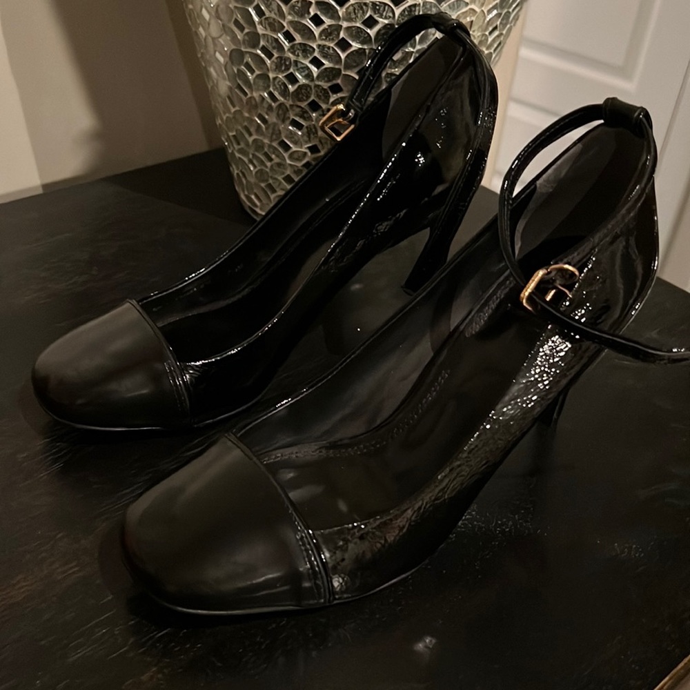 Tory Burch black heel size 7.5